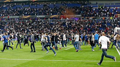 Una pelea entre hinchas obliga a retrasar el inicio del Lyon - Besitkas