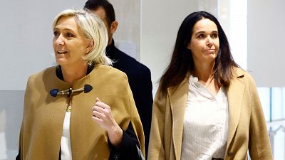 Le Pen se defiende en el juicio por malversación tras pagar a algunos asistentes con dinero del Parlamento Europeo