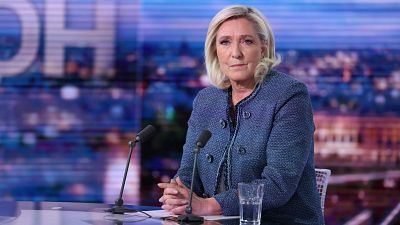 Le Pen tacha su inhabilitación de "decisión política" para impedir que sea presidenta: "No voy a dejar que me eliminen" Le Pen tacha su inhabilitación de "decisión política" para impedir que sea presidenta: "No voy a dejar que me eliminen"