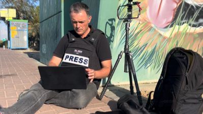 El periodista Mikel Ayestaran presenta 'Historias de Gaza': "El libro se ha convertido en un testamento"