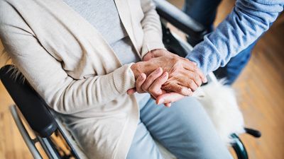 Las personas dependientes tienen que esperar 338 días para recibir atención, 10 más que el año pasado