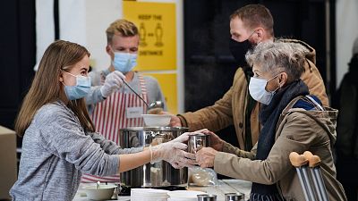 Las personas sin hogar alojadas en albergues bajan por primera vez desde 2014 en el año de la pandemia