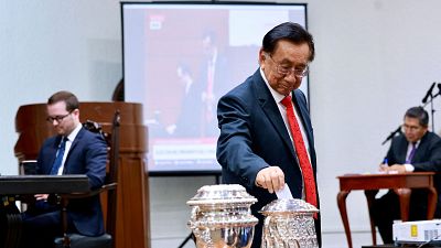 Perú elige a José Balcázar como su noveno presidente en la última década de inestabilidad política