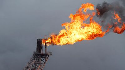 El precio del petróleo toca los 80 dólares por barril y sigue al alza ante la falta de movimientos en Ormuz
