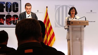 Núria Parlon i Òscar Ordeig presenten la campanya 'Foc és foc' de la Generalitat de Catalunya. L'esdeveniment inclou logos de la campanya, la Senyera i el lema 'FOC és FOC'. Núria Parlon i Òscar Ordeig presenten la campanya 'Foc és foc' de la Generalitat de Catalunya. L'esdeveniment inclou logos de la campanya, la Senyera i el lema 'FOC és FOC'.