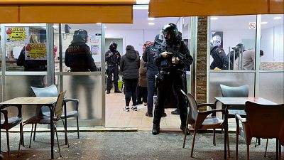 Un dels bars del barri de la Mina de Sant Adrià de Besòs on han intervingut els Mossos d'Esquadra | ACN