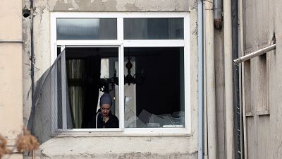 La población iraní vive con "miedo" las primeras horas de una nueva era: "Hay quien llora y quien celebra"