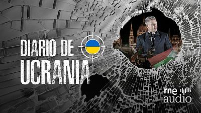 Un cristal roto muestra el título "Diario de Ucrania" y el logo de la bandera ucraniana. A través del agujero, se ve a un hombre con traje y corbata sosteniendo una bandera tricolor, con un edificio de fondo. Un cristal roto muestra el título "Diario de Ucrania" y el logo de la bandera ucraniana. A través del agujero, se ve a un hombre con traje y corbata sosteniendo una bandera tricolor, con un edificio de fondo.