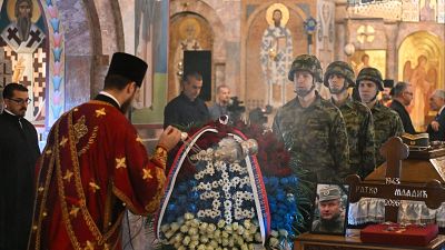 Polémica por la exaltación de la figura de Mladic, el 'carnicero de Bosnia', en su funeral en Belgrado