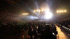 Polémica por un concierto de Raphael que pese a cumplir las normas reunió a casi 5.000 personas en Madrid