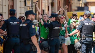 La Policía abre un expediente disciplinario al agente que agredió a una docente en Valencia