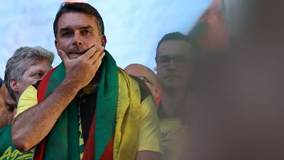 Flávio Bolsonaro huye a Estados Unidos sin entregar su pasaporte tras su derrota electoral en Brasil