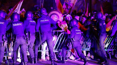 La Policía defiende las cargas "proporcionadas" y el uso de gas lacrimógeno en Ferraz ante manifestantes "ultras"