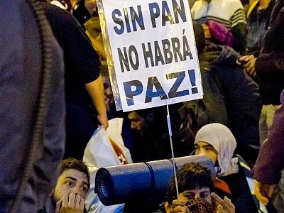 La Policía desaloja de madrugada a los manifestantes de la acampada en Sol