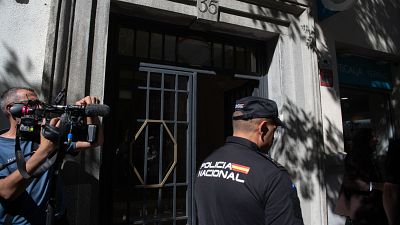 La Policía registra el despacho de Zapatero y dos empresas, entre ellas la de sus hijas