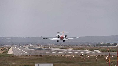 La Policía atribuye sedición, entrada ilegal y desorden a los huidos del avión de Palma de Mallorca