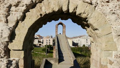 El Pont del Diable estrena la restauració de l'arc romà. El Pont del Diable estrena la restauració de l'arc romà.