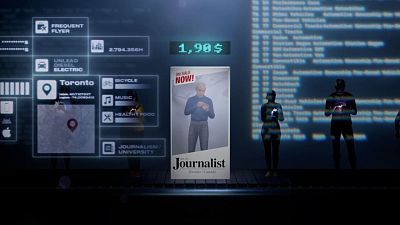 Anuncio de "Documaster - La trampa del clic" mostrando un periodista en venta por 1,90$ y personas interactuando con datos. Anuncio de "Documaster - La trampa del clic" mostrando un periodista en venta por 1,90$ y personas interactuando con datos.