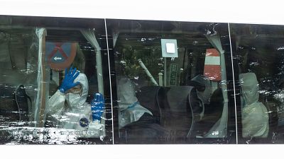 Un autobús transporta als ciutadans espanyols que es trobaven en el creuer MV Hondius aquest diumenge des de la Base Aèria de Torrejón fins a l'Hospital Gómez Ulla. Un autobús transporta als ciutadans espanyols que es trobaven en el creuer MV Hondius aquest diumenge des de la Base Aèria de Torrejón fins a l'Hospital Gómez Ulla.