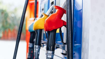 El precio de los carburantes rompe la racha alcista y desciende un 0,6% esta semana