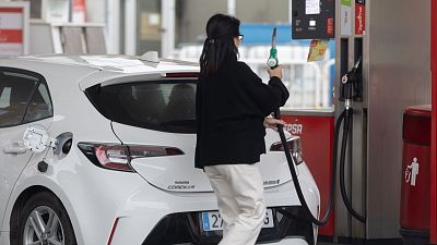 La gasolina cae por primera vez desde enero y se aleja de los máximos anuales