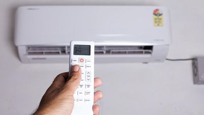 El precio de la luz se dispara con la primera ola de calor y supera este jueves los 100 euros/MWh