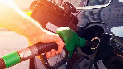 'Efecto cohete' y 'efecto pluma' o por qué cuando baja el petróleo tarda tanto en notarse en las gasolineras