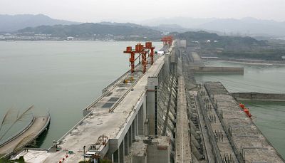 La presa china de las Tres Gargantas llega a su máximo nivel con 175 metros