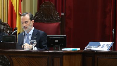 El presidente del Parlament balear pide disculpas por "perder los estribos" al romper la foto de una víctima del franquismo