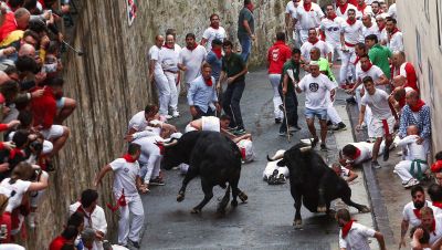 Primer encierro de San Fermín 2018: rápido y con dos toros descolgados Primer encierro de San Fermín 2018: rápido y con dos toros descolgados