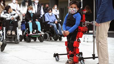 El primer exoesqueleto pediátrico del mundo ya está listo para su uso en niños con parálisis
