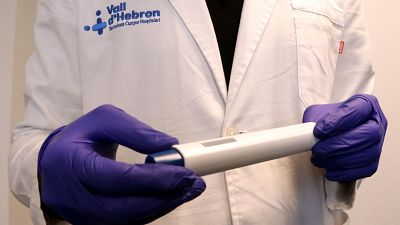 Ploma per injectar un fàrmac per prevenir migranyes, a l'Hospital Vall d'Hebron