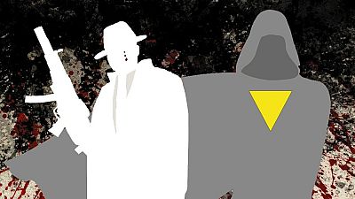 Detalle de portada de cómic: dos figuras, una blanca con metralleta y otra oscura con capucha y triángulo amarillo, sobre fondo con manchas rojas. Sugiere enfrentamiento. Detalle de portada de cómic: dos figuras, una blanca con metralleta y otra oscura con capucha y triángulo amarillo, sobre fondo con manchas rojas. Sugiere enfrentamiento.