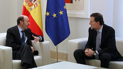 Primer encuentro entre Rubalcaba y Rajoy en la Moncloa