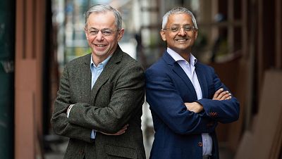 Los químicos británicos David Klenerman y Shankar Balasubramanian, premiados con el Princesa de Asturias por sus avances en secuenciación del ADN