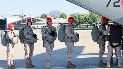 La princesa Leonor amplía su formación militar con un curso de paracaidismo: así han sido sus primeros saltos