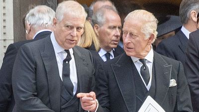 El príncipe Andrés renuncia a todos sus títulos reales por su presunta relación con el caso Epstein