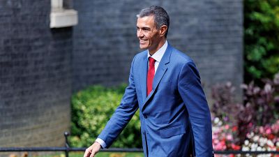 Un problema técnico en el avión de Sánchez cuando viajaba a París en apoyo a Zelenski le obliga a regresar a Madrid