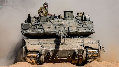 Netanyahu rechaza poner fin a la guerra en Gaza mientras se negocia una tregua con la presión de las protestas