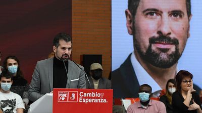 El PSOE ganaría en Castilla y León y el PP no sumaría con Vox pese a la subida del partido de Abascal, según el CIS