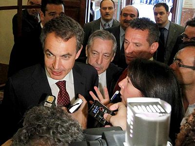 Patxi López mantiene el pulso a favor de un congreso y Zapatero insiste en las primarias