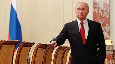 Putin, cambiar para perdurar