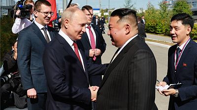 Kim Jong-un muestra "todo el apoyo" a Putin en la guerra y abre la puerta a la cooperación militar