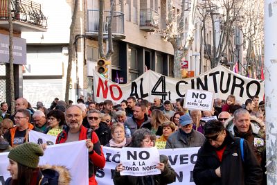 Més de 4.000 persones s'apleguen a Sabadell contra la B-40