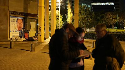 Tres voluntaris a prop de dues persones sense llar en el marc del recompte d'Arrels | ACN