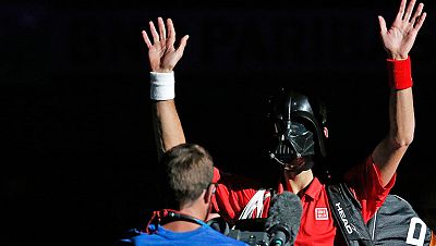 El estadounidense Sam Querrey protagoniza la sorpresa de la jornada al eliminar al principal favorito, Novak Djokovic. Vídeo del último punto del partido, que terminó 0-6, 7-6 y 6-4.