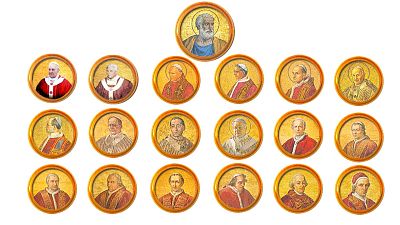 Medallones con retratos de los últimos papas de la Iglesia católica
