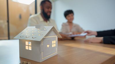 El 99% de las inmobiliarias acepta cláusulas racistas: "El propietario no quiere alquilar el piso a extranjeros"