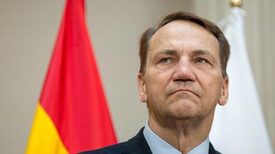 Sikorski, ministro de Exteriores de Polonia: "Rusia intenta fomentar la división en España, es una guerra híbrida"