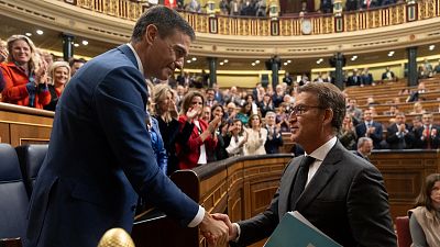 Feijóo, al estrecharle la mano a Sánchez tras su reelección como presidente: "Esto es una equivocación"